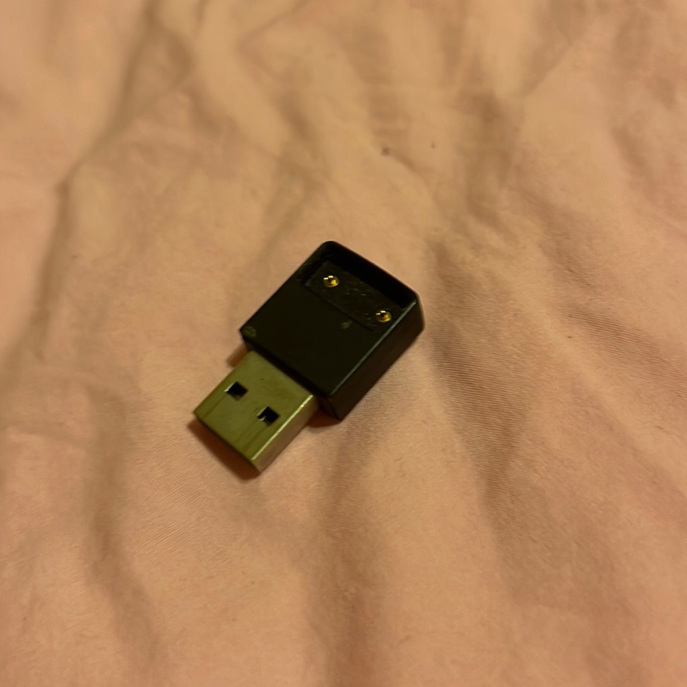 JUL POD CHARGER doesnt include jul